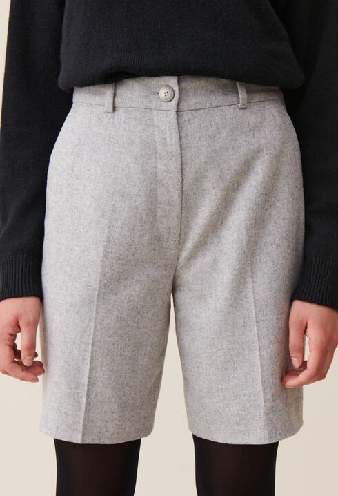 Pantalón corto gris claro