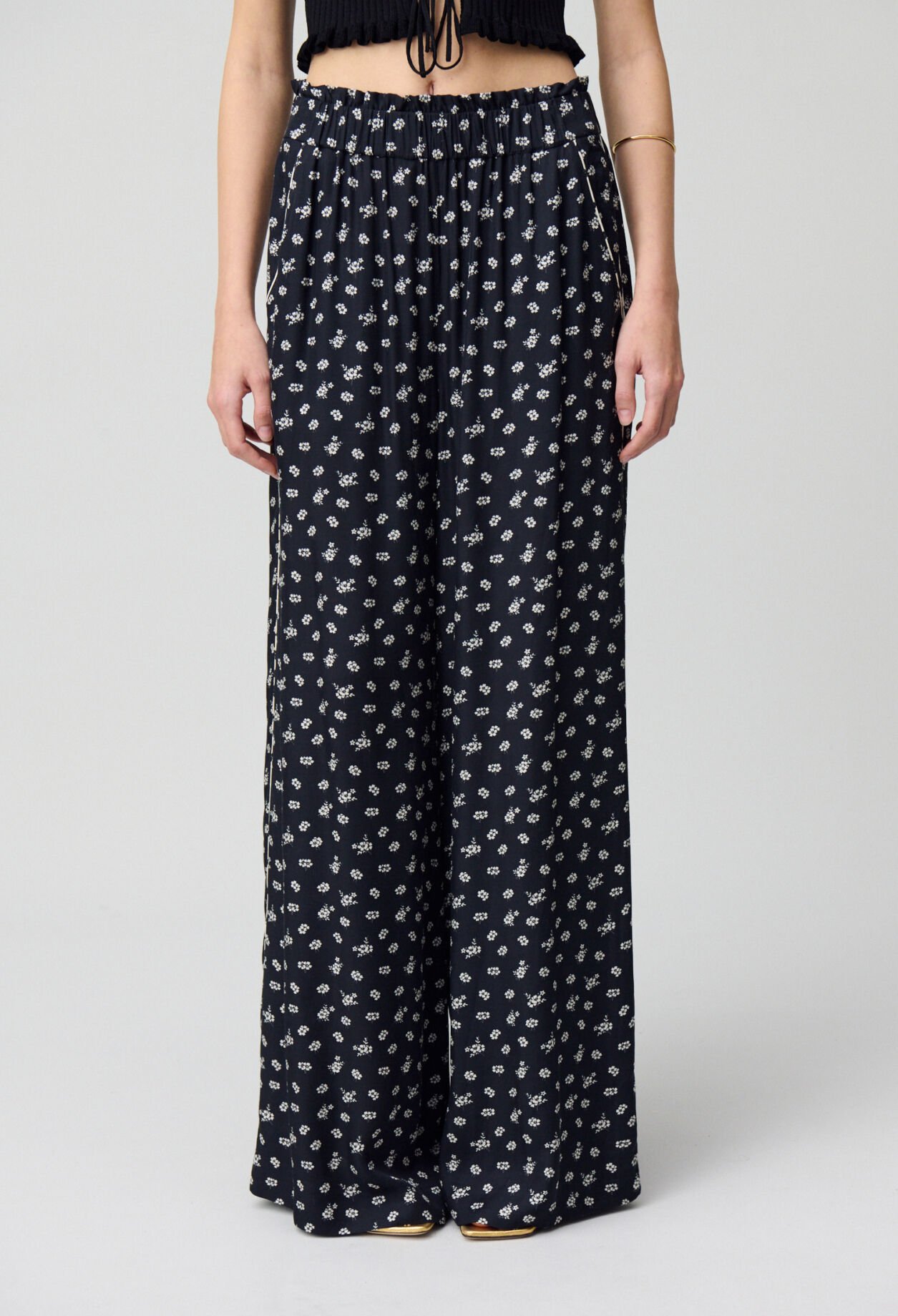 Pantalón ancho fluido estampado