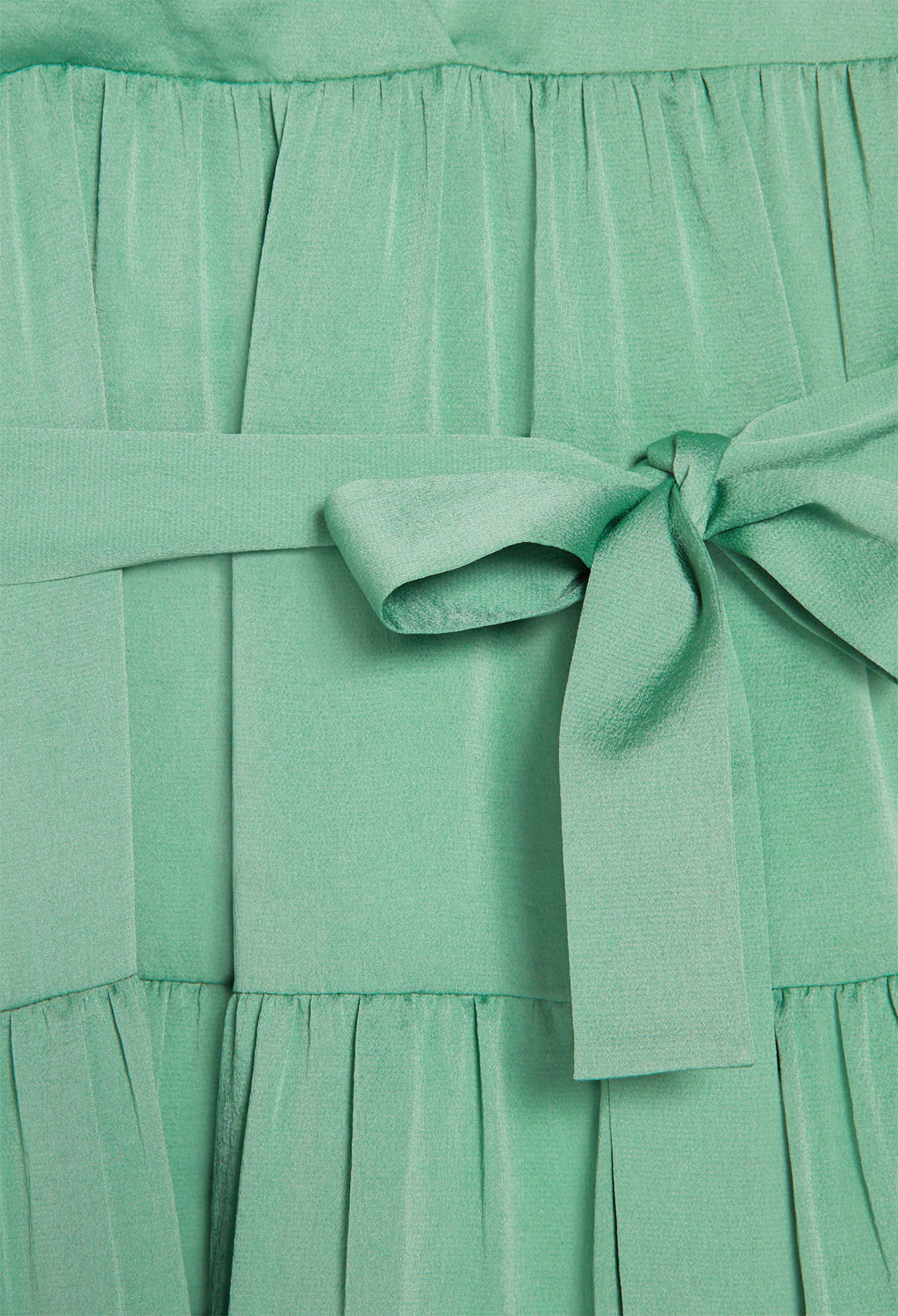 Vestido fluido entallado