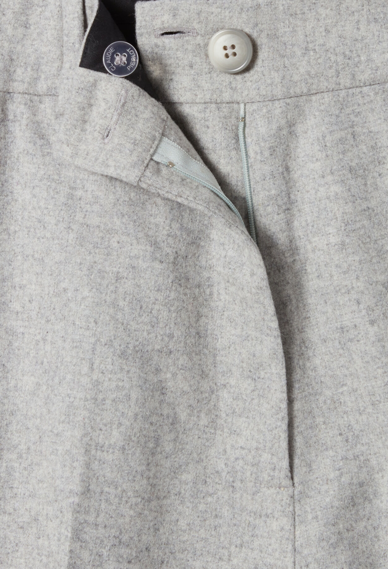 Pantalón corto gris claro
