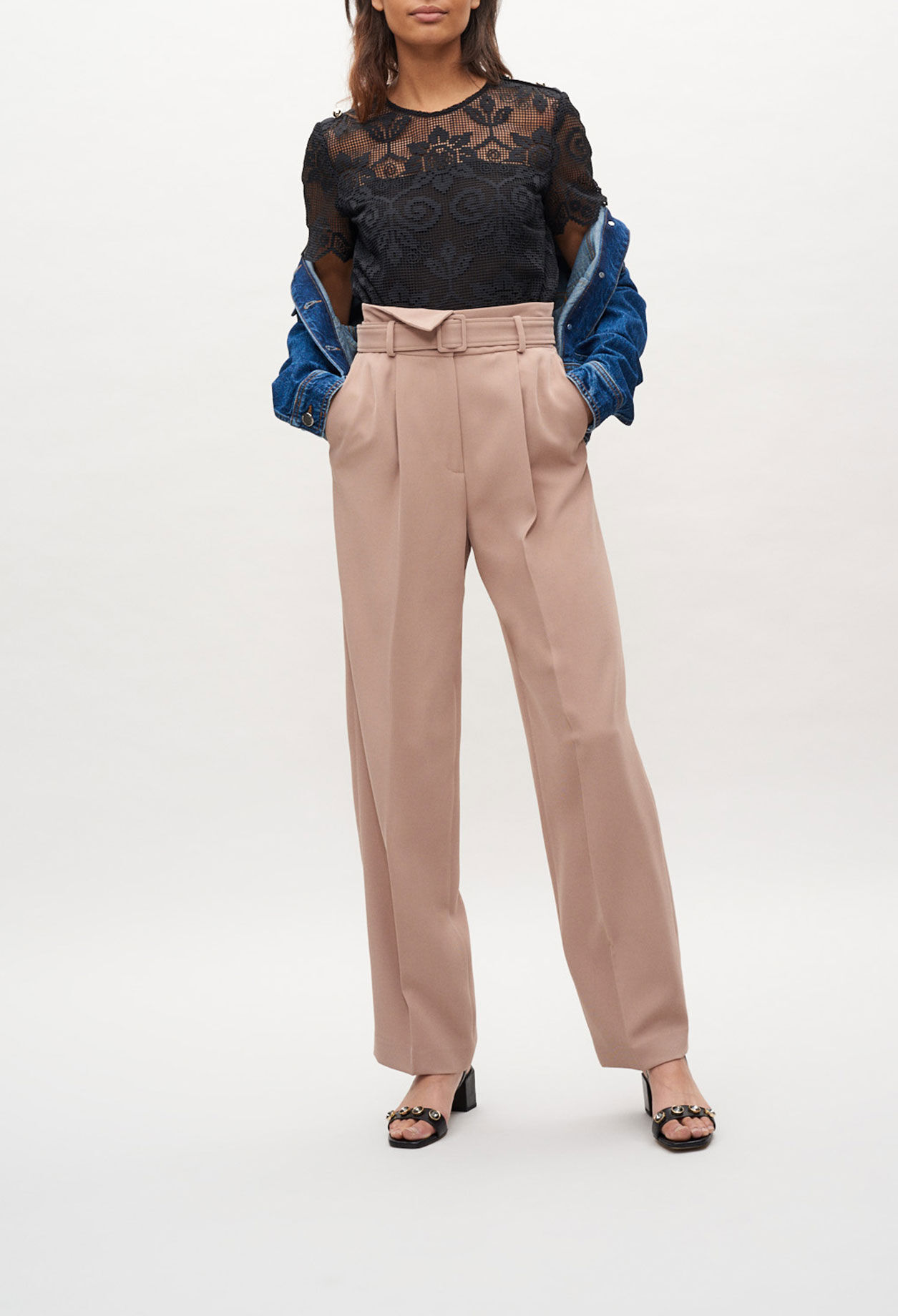 Pantalón de zanahoria con cinturón