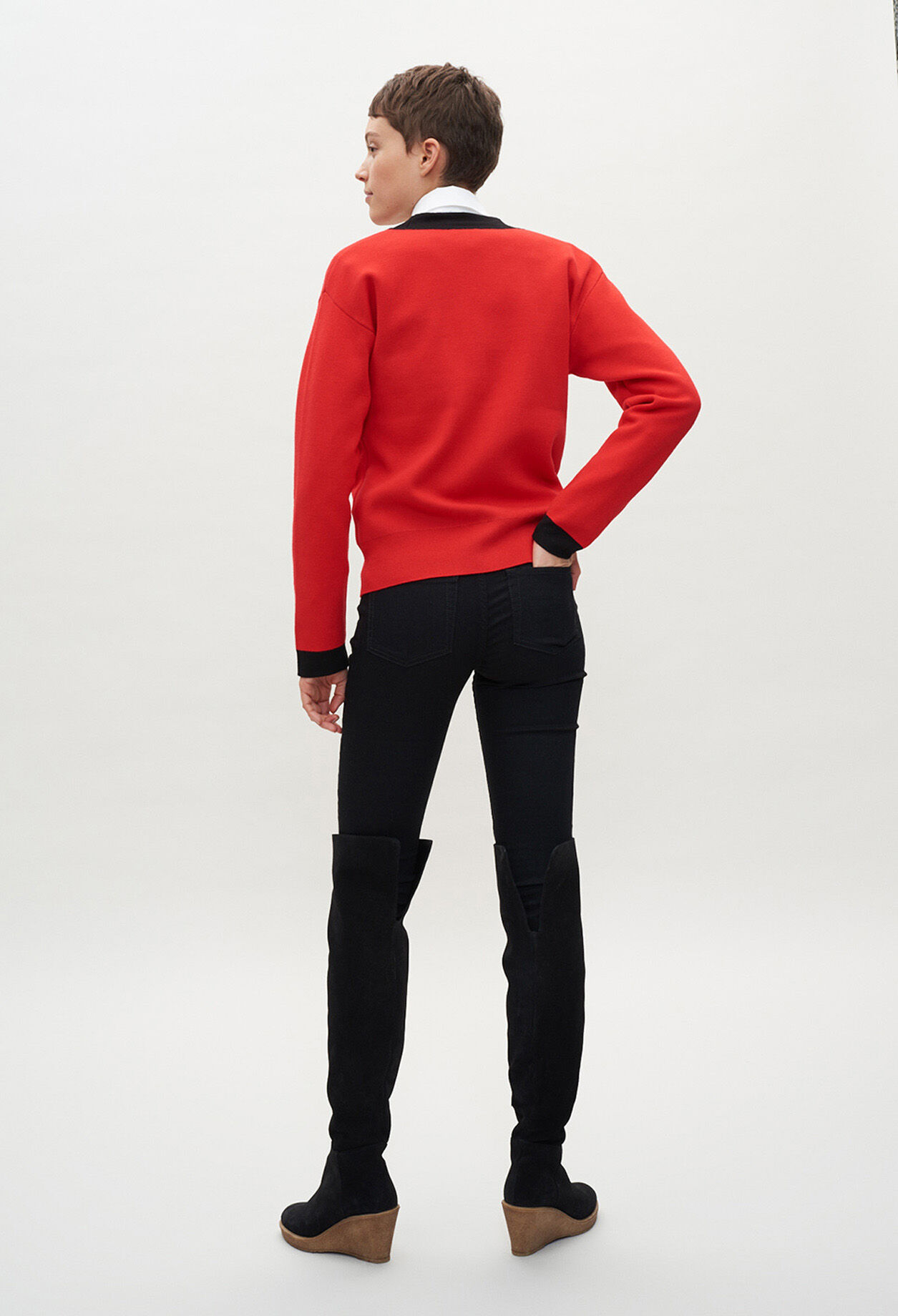 Cárdigan rojo y negro