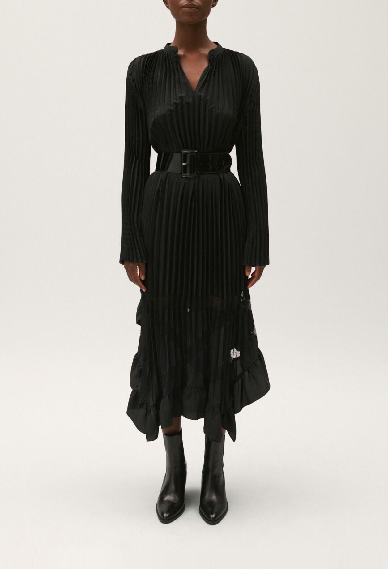 Vestido largo plisado con volantes