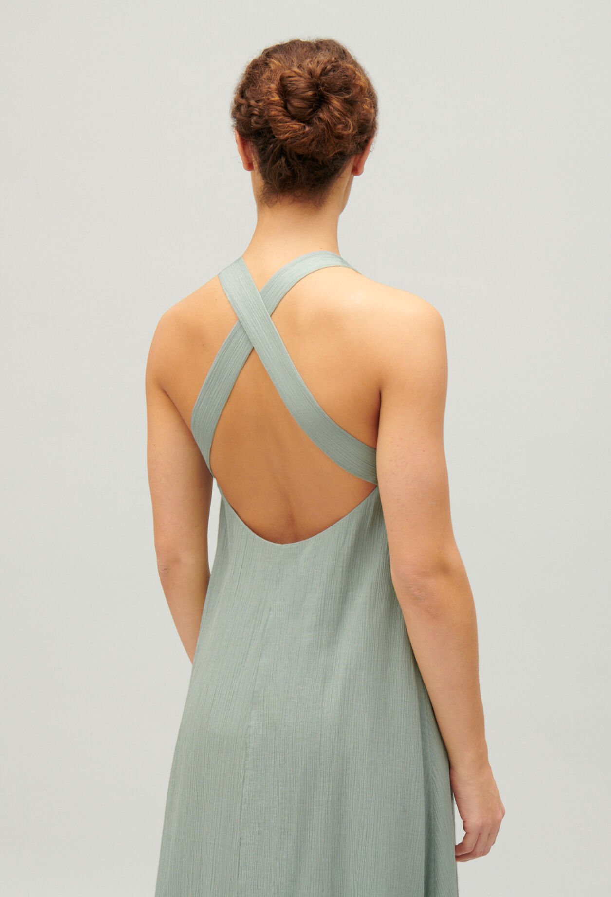 Vestido midi con volantes