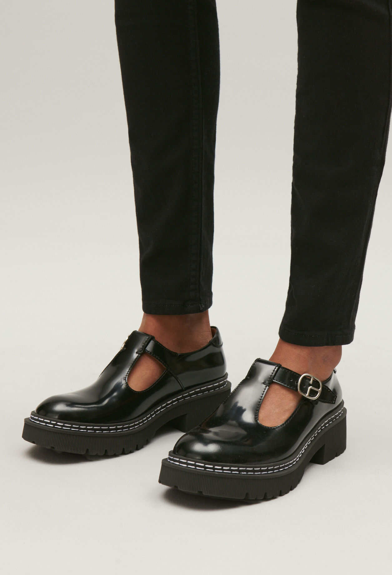 Zapatillas de cuero negras