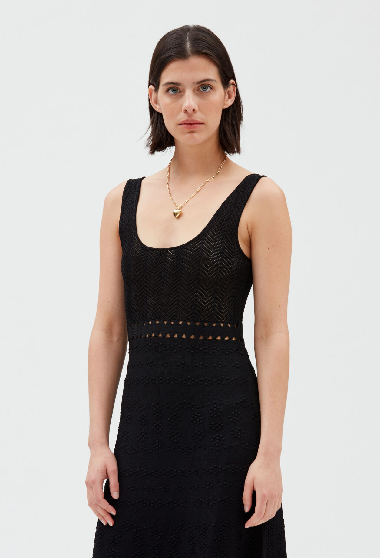 Vestido semilargo punto