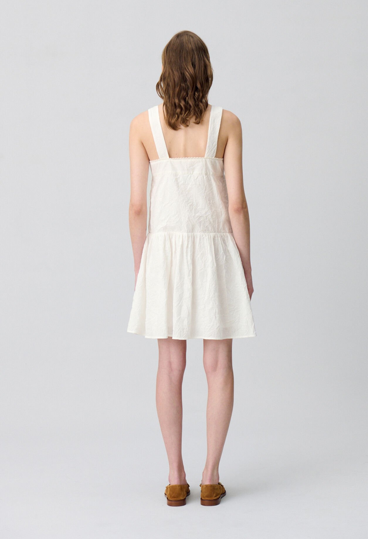Vestido corto con busto bordado