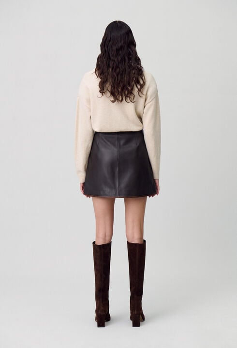 Falda de cuero trapezoidal corta