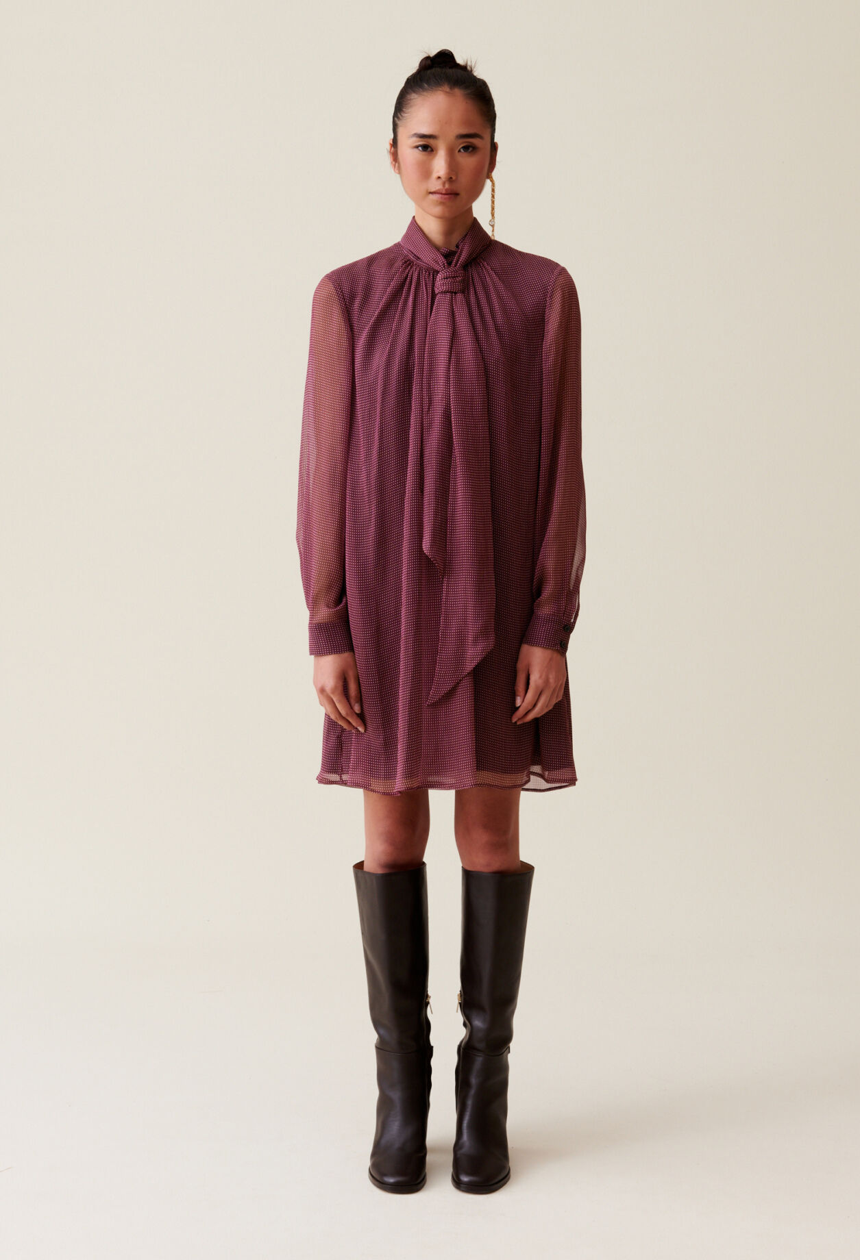 Vestido fluido con cuello lazo