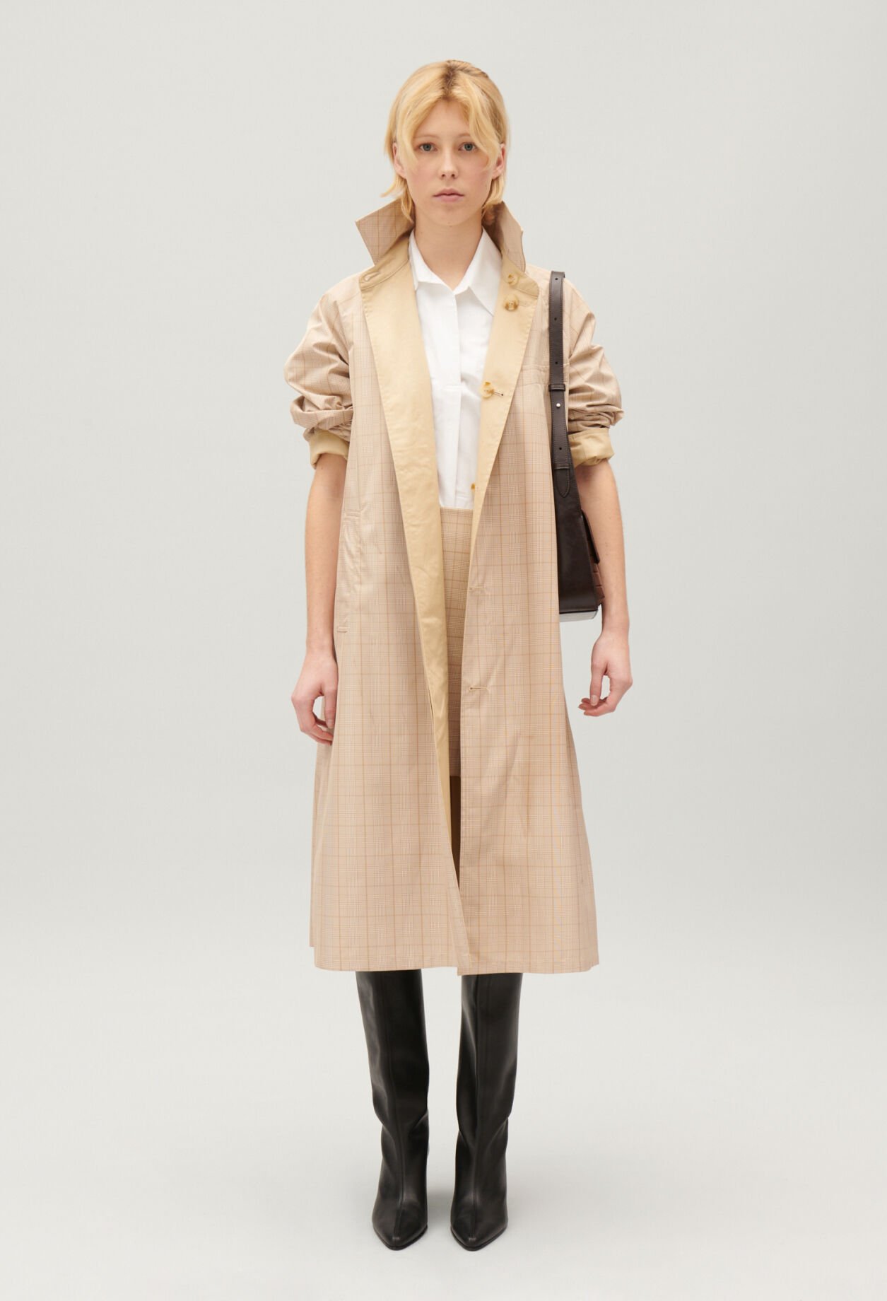 Abrigo reversible beige de largo medio