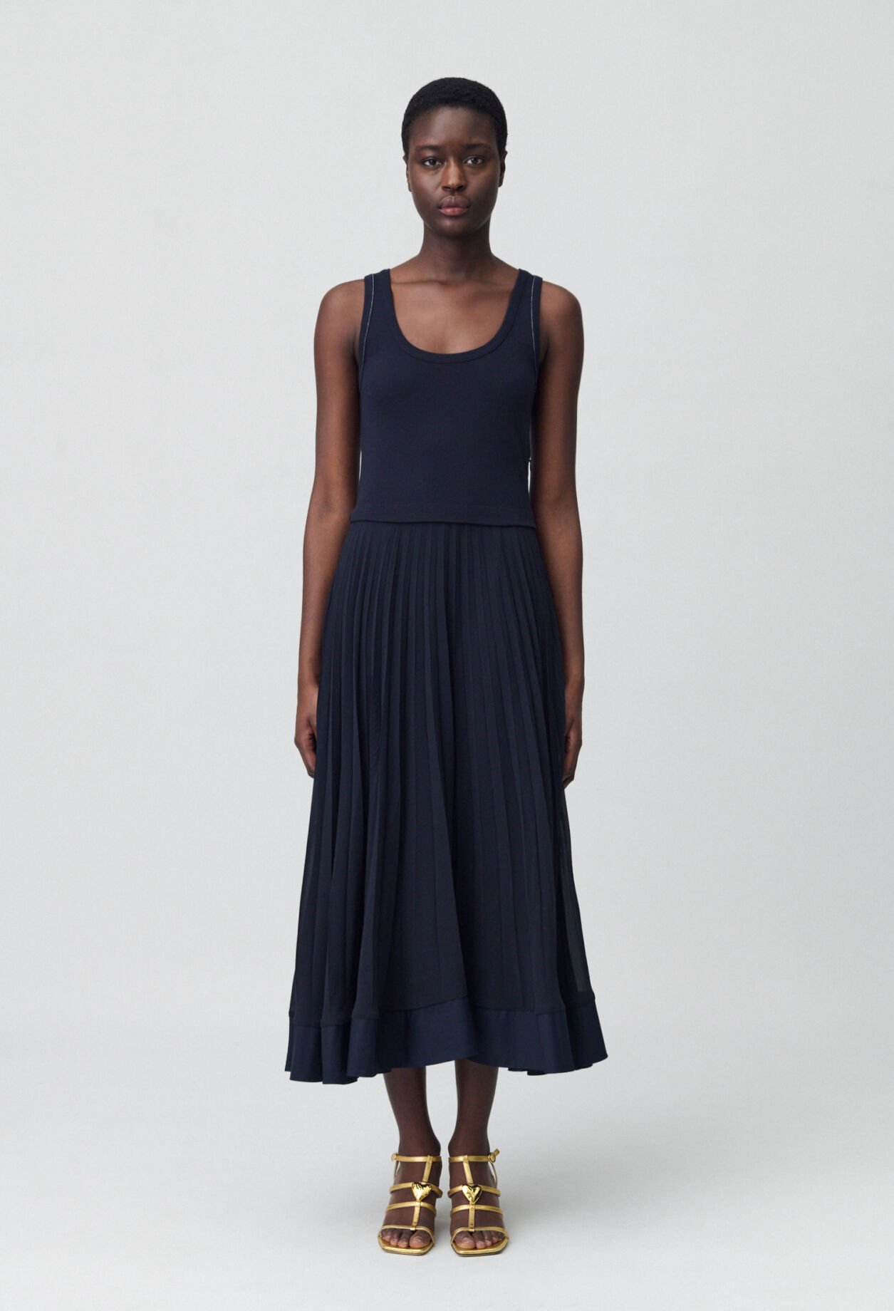 Vestido largo plisado en azul marino