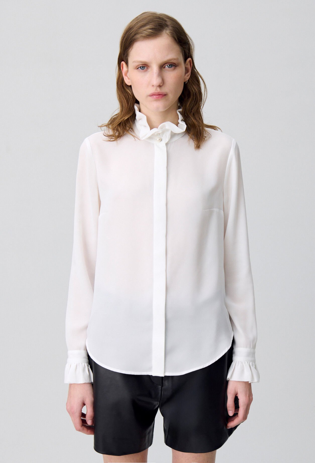 Camisa fluida cuello victoriano