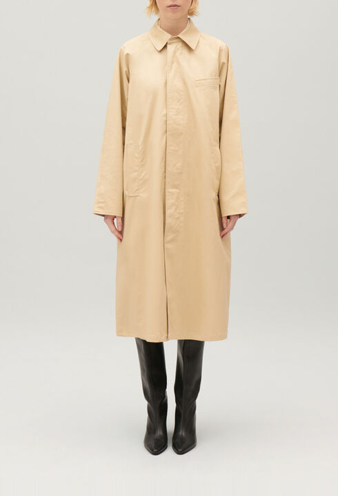 Abrigo reversible beige de largo medio