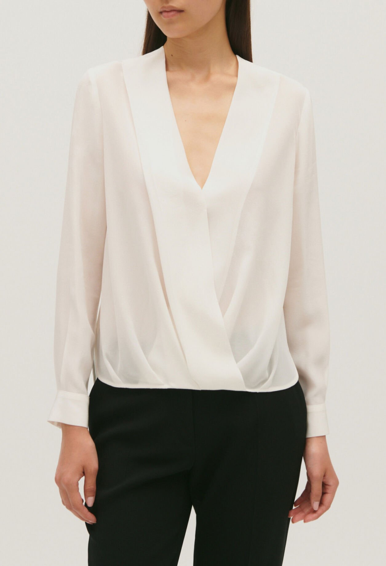 Blusa con cuello en V