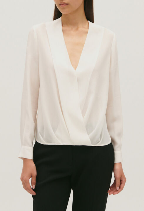 Blusa con cuello en V