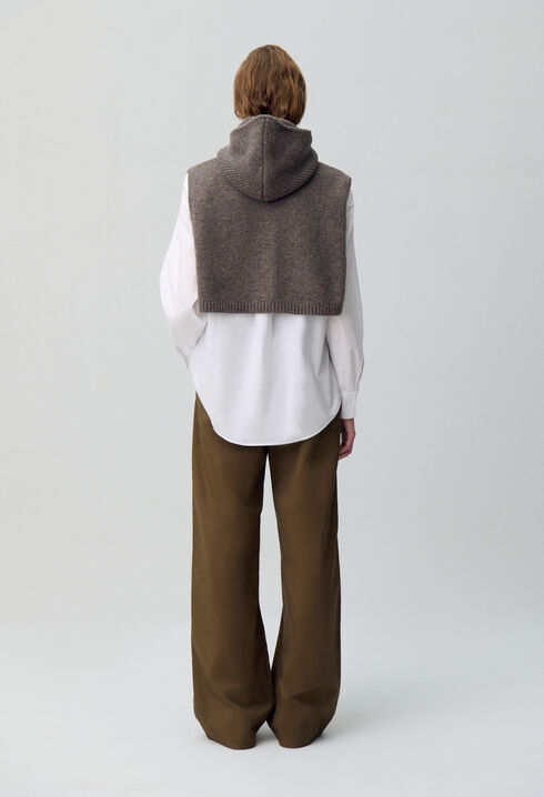Collar de punto con capucha