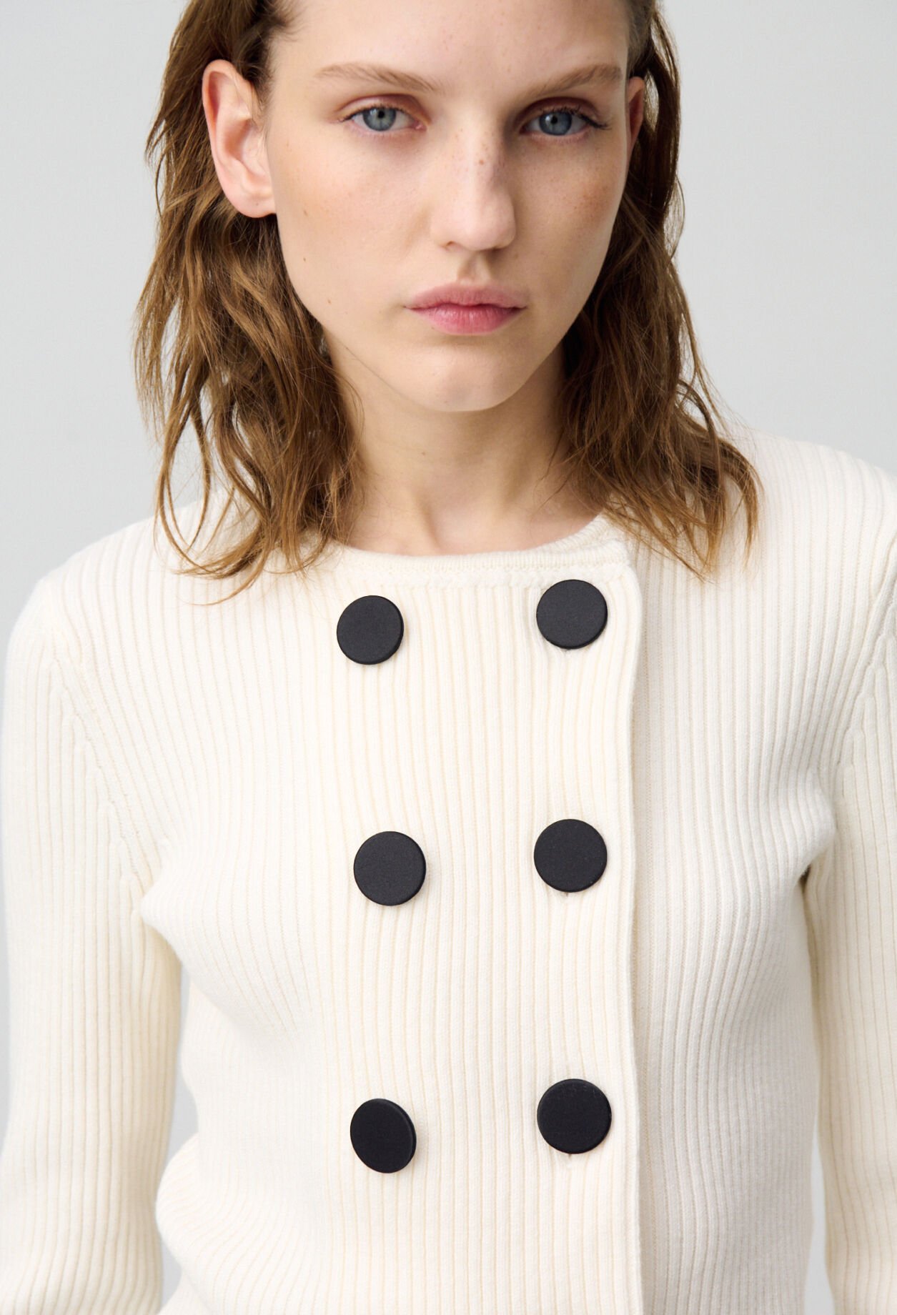 Chaqueta de lana abotonada