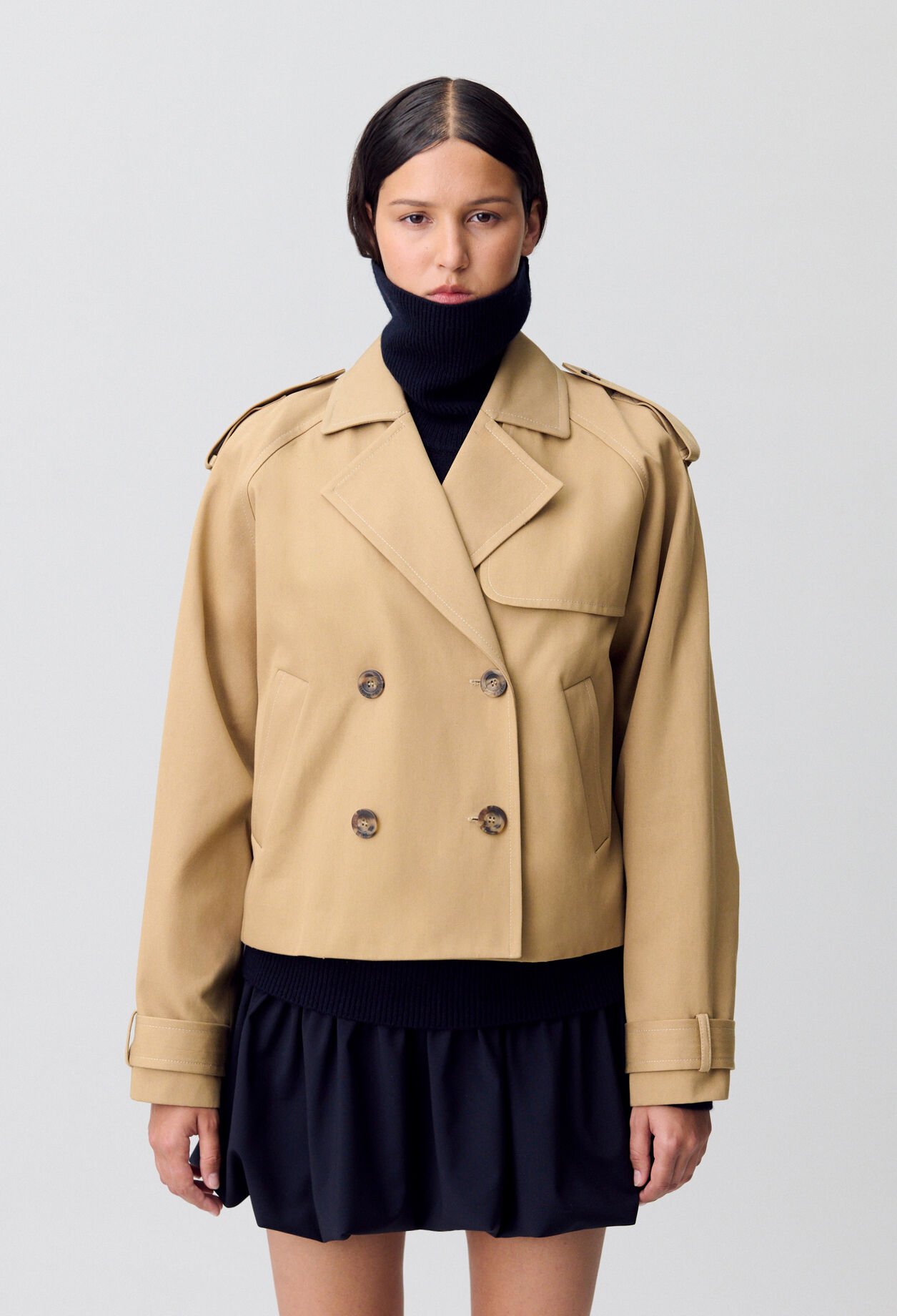 Chaqueta trench corta