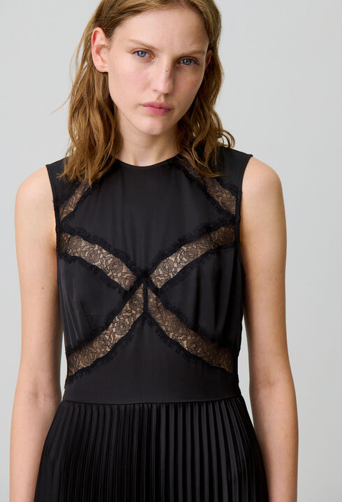 Vestido largo satinado plisado