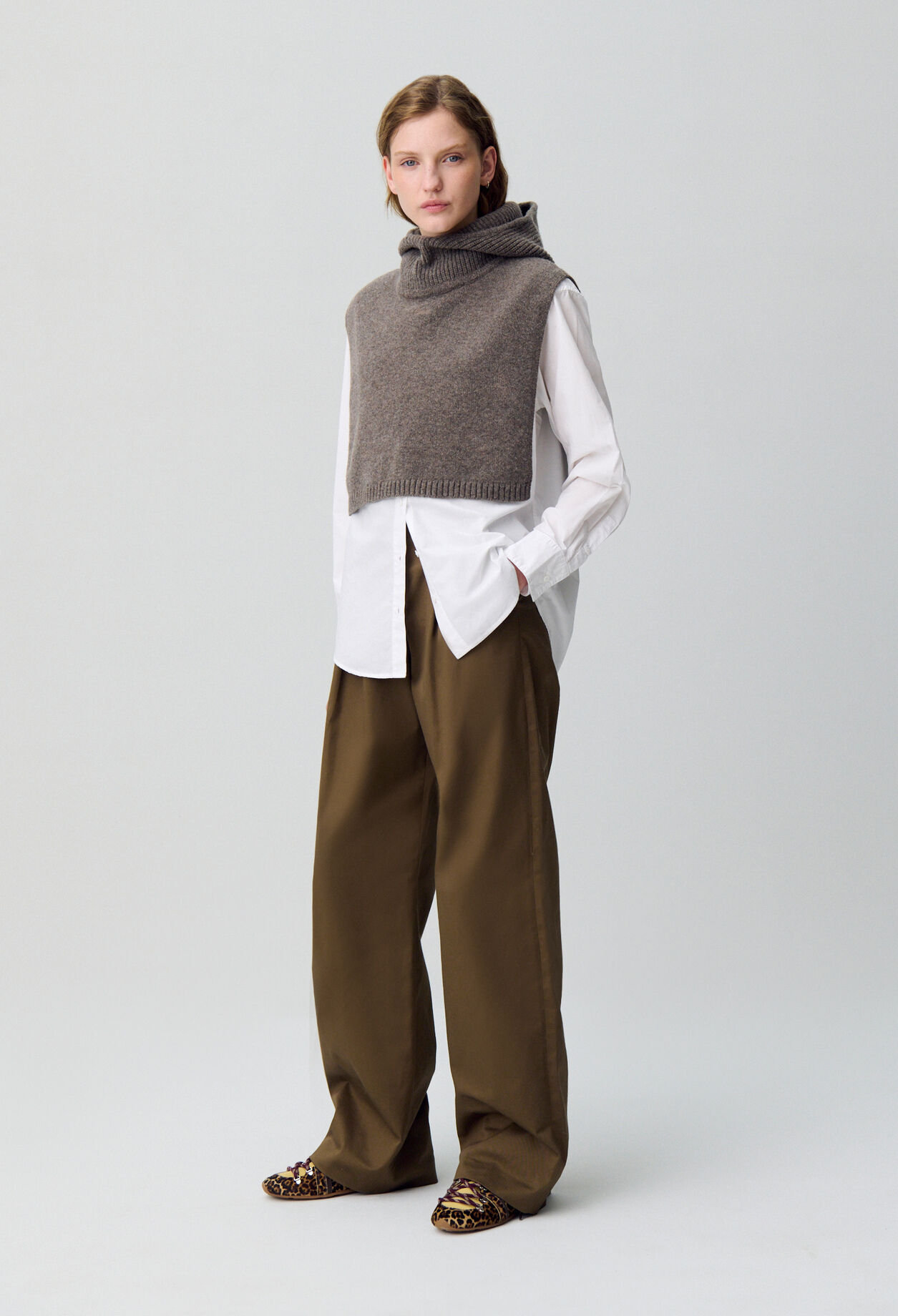 Collar de punto con capucha
