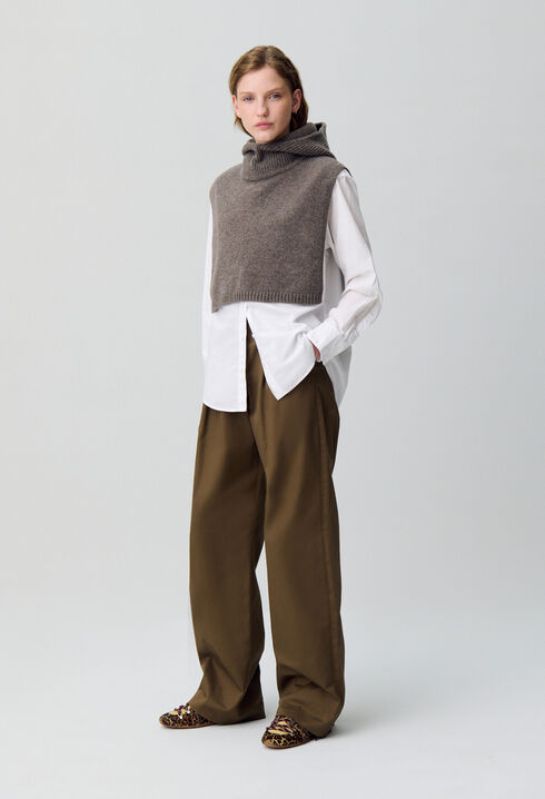 Collar de punto con capucha