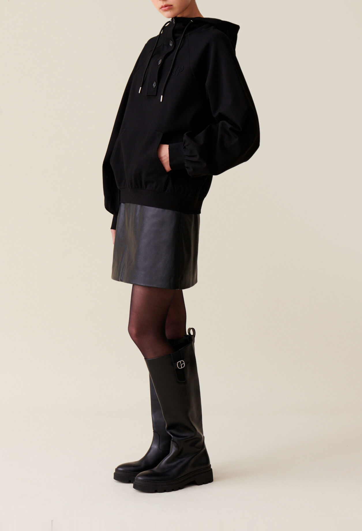 Sudadera con capucha negra oversize