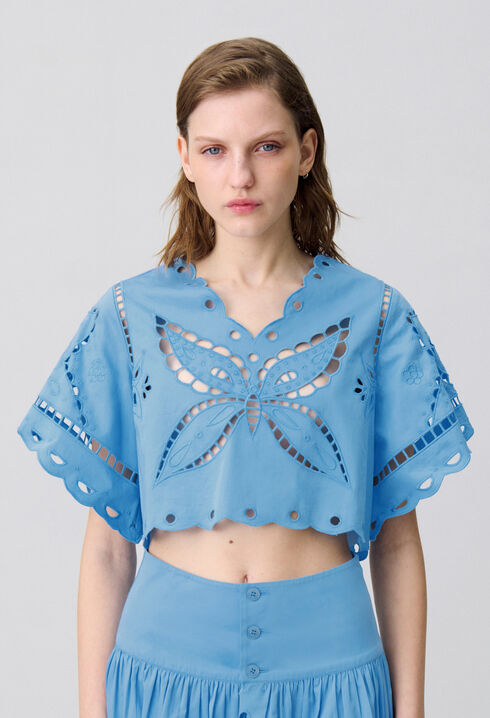 Top bordado con diseño de mariposa