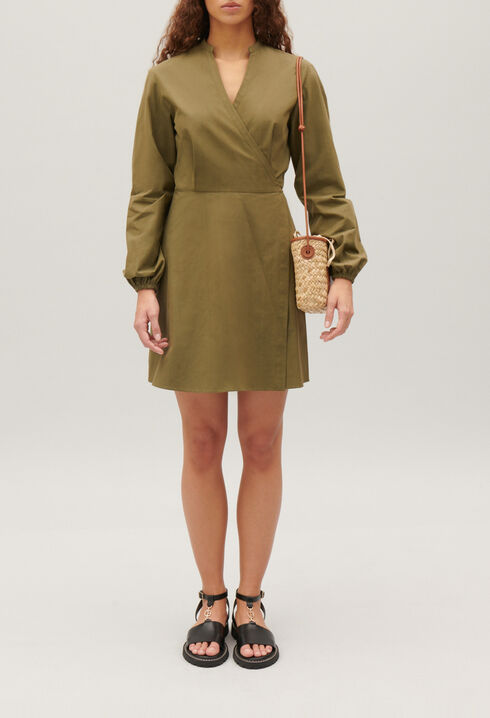 Vestido corto cruzado cuello mao