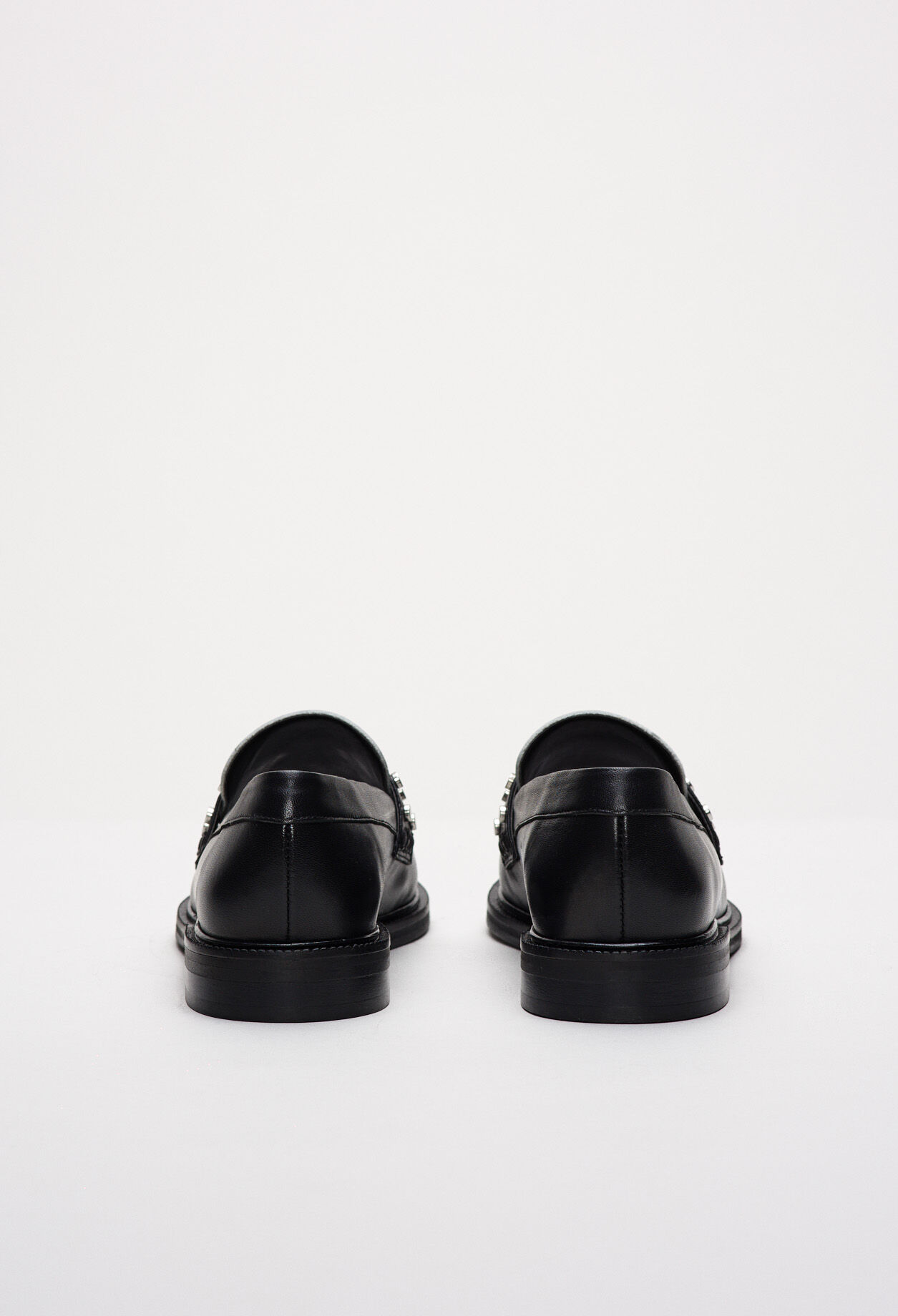 Mocasines con tachuelas