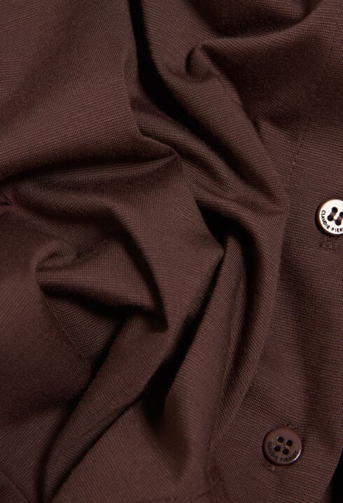 Top asimétrico abotonado en negro