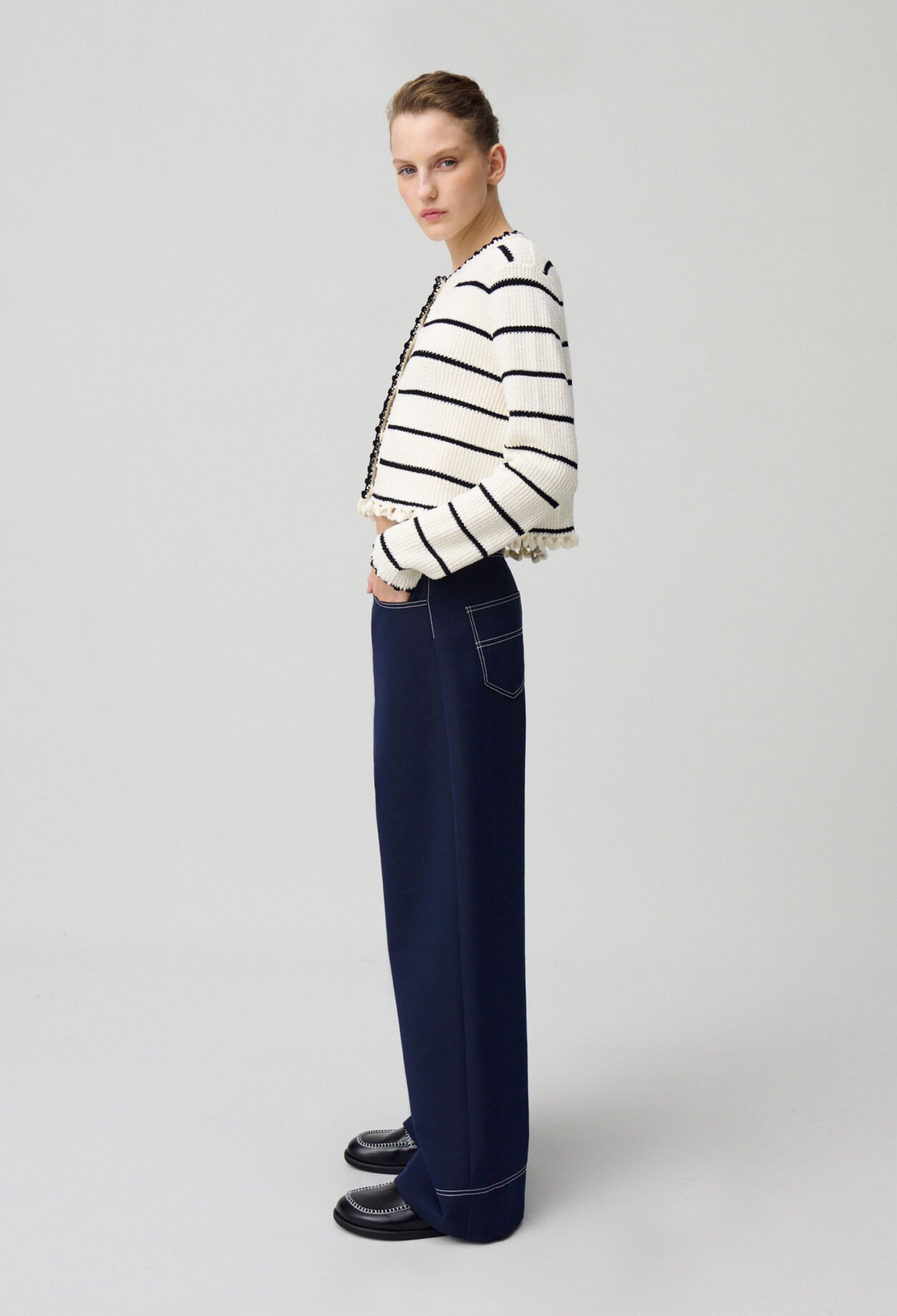 Pantalón ancho con dobladillos