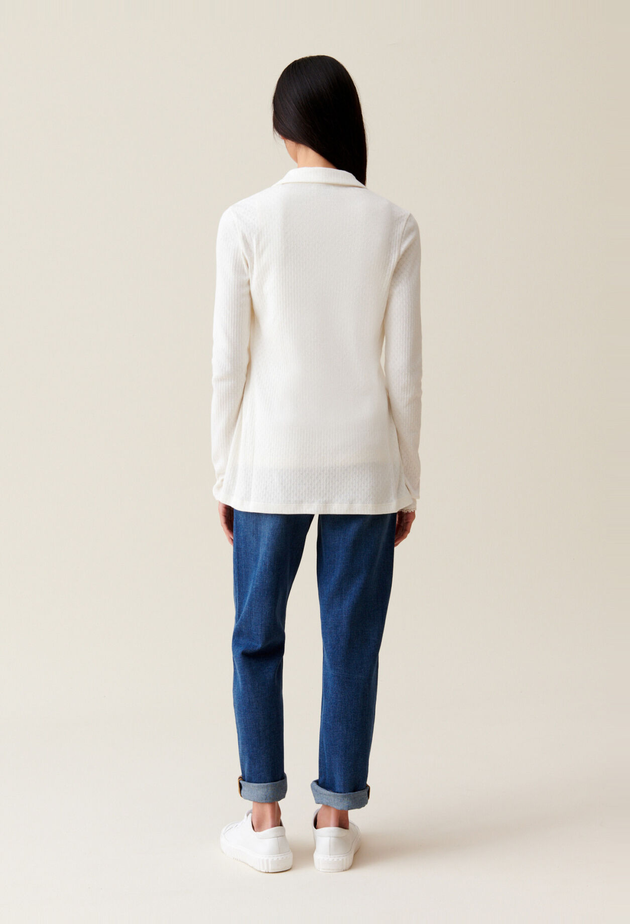 Top crudo con cuello de camisa
