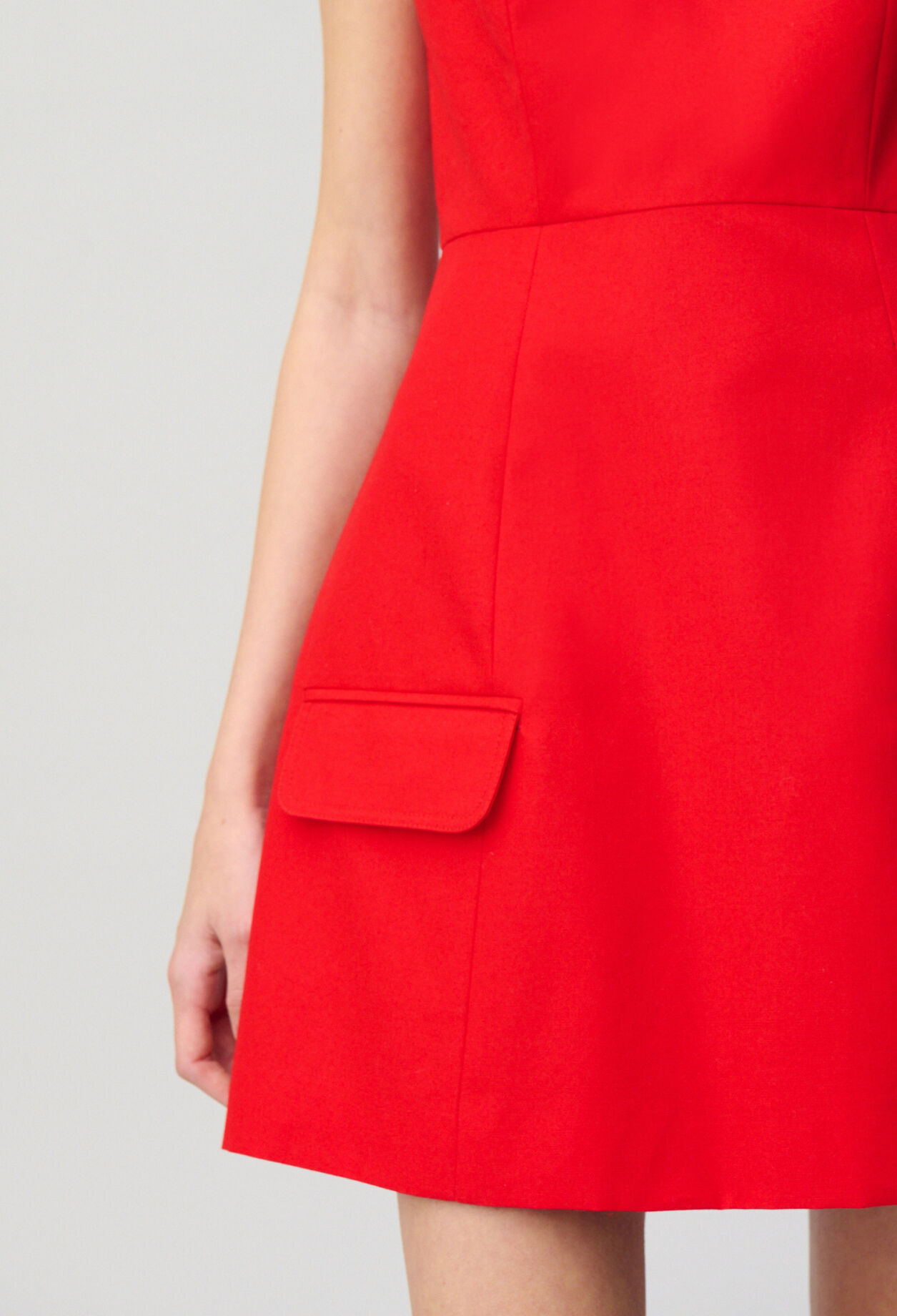 Vestido corto entallado