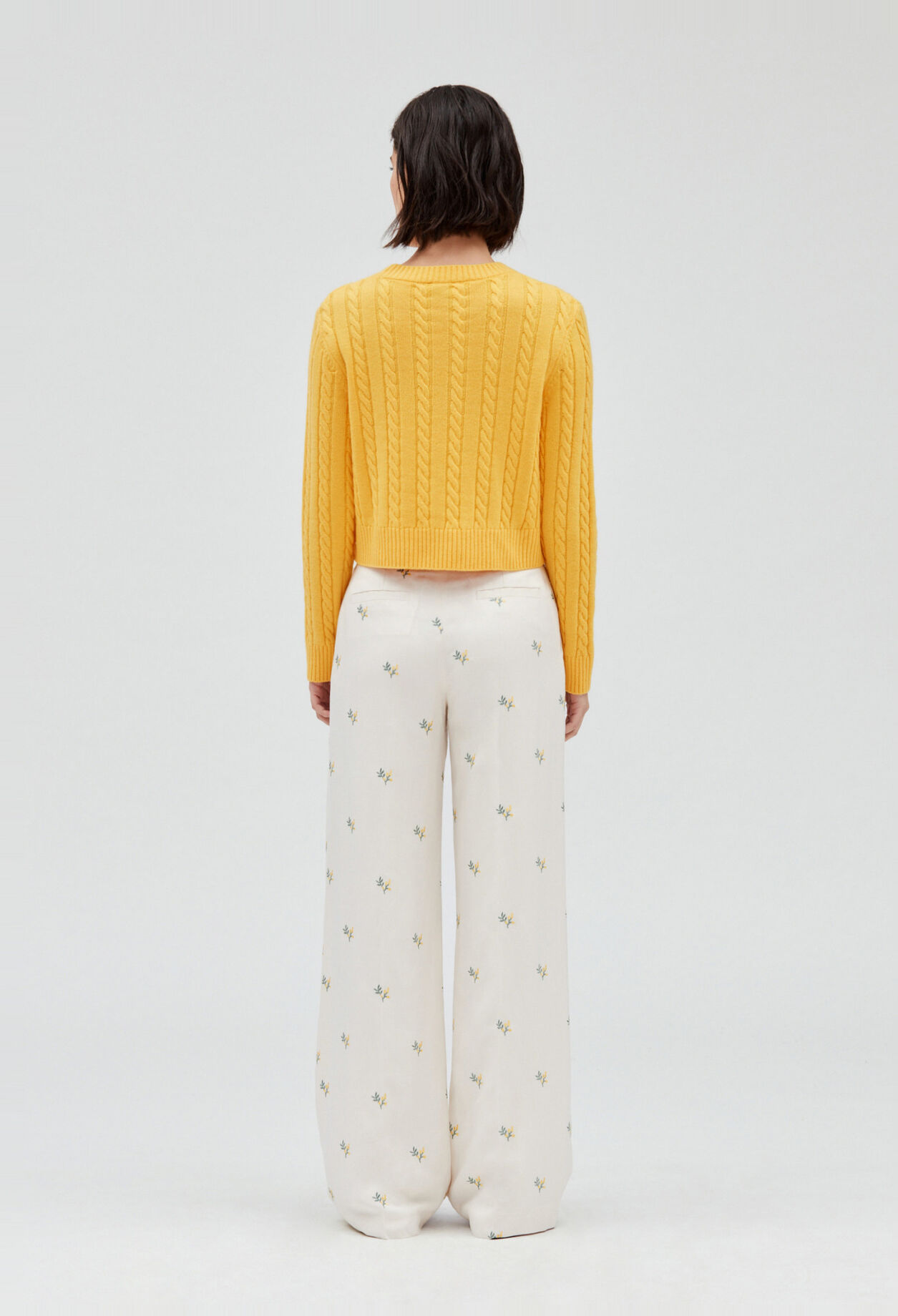 Pantalón con bordado mimosa