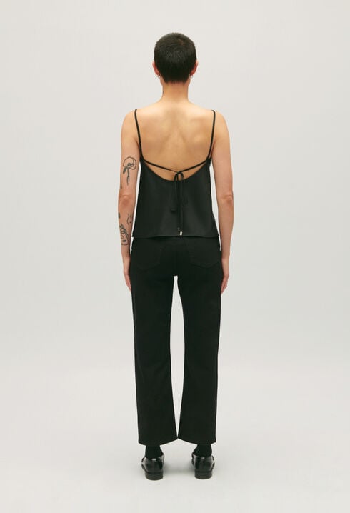 Top negro de tirantes 