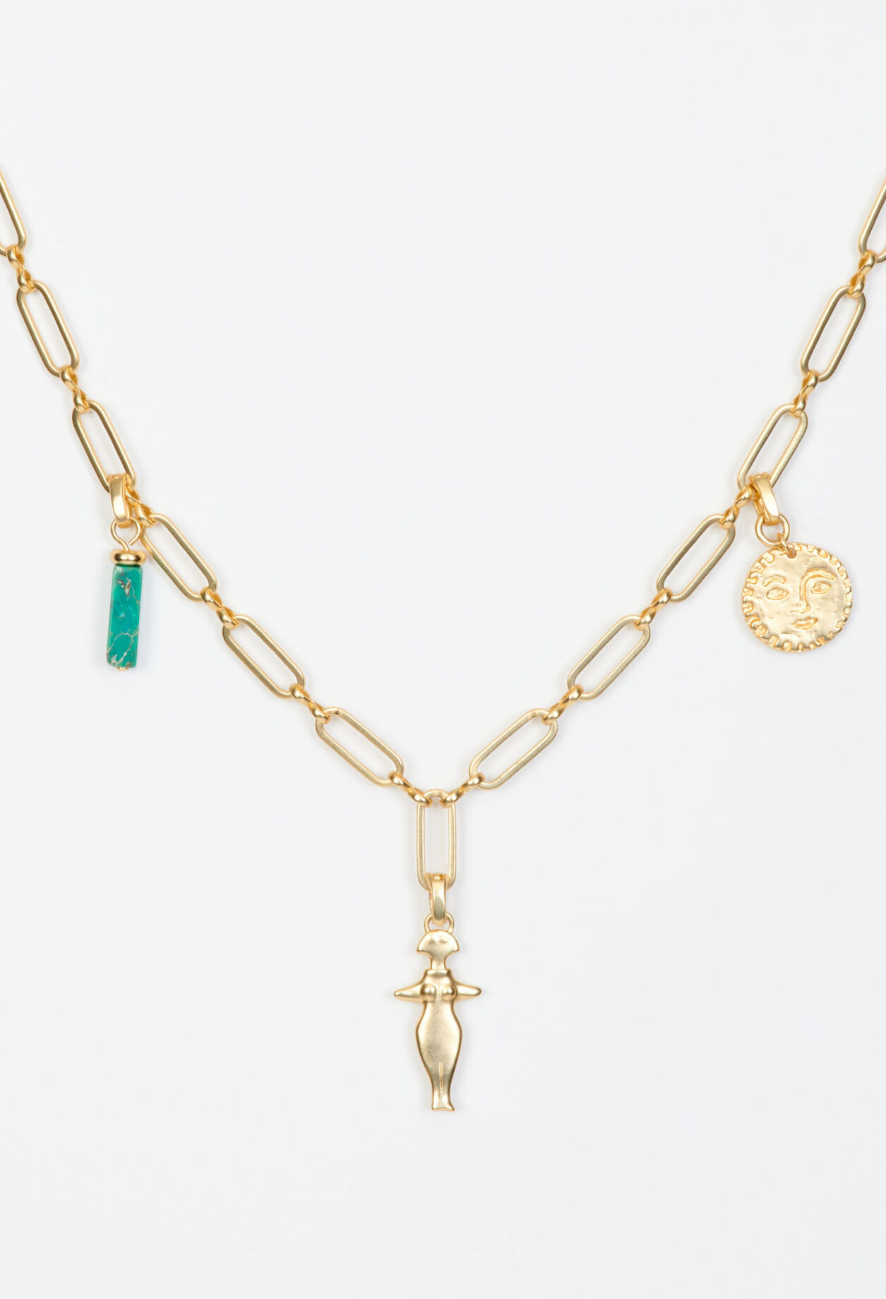 Collar de mallas doradas