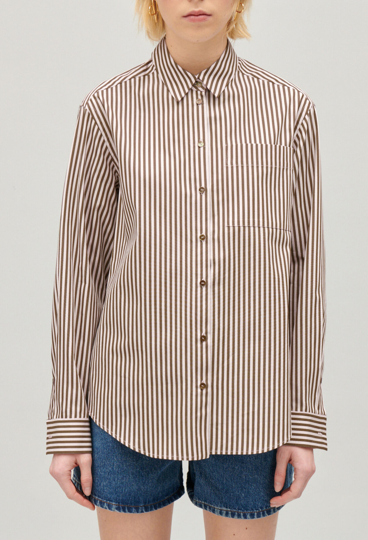 Camisa a rayas en bronce