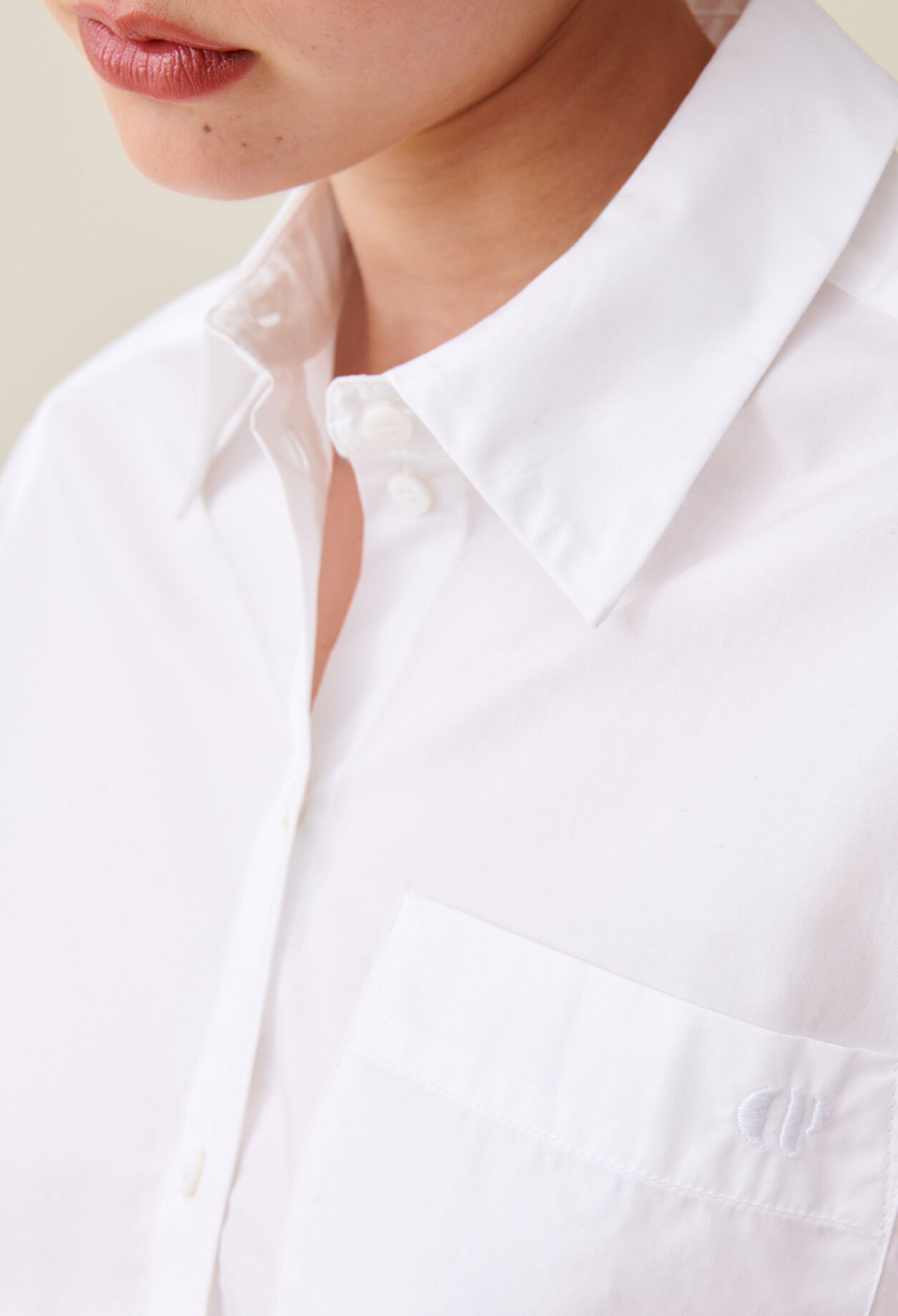 Camisa blanca de algodón 