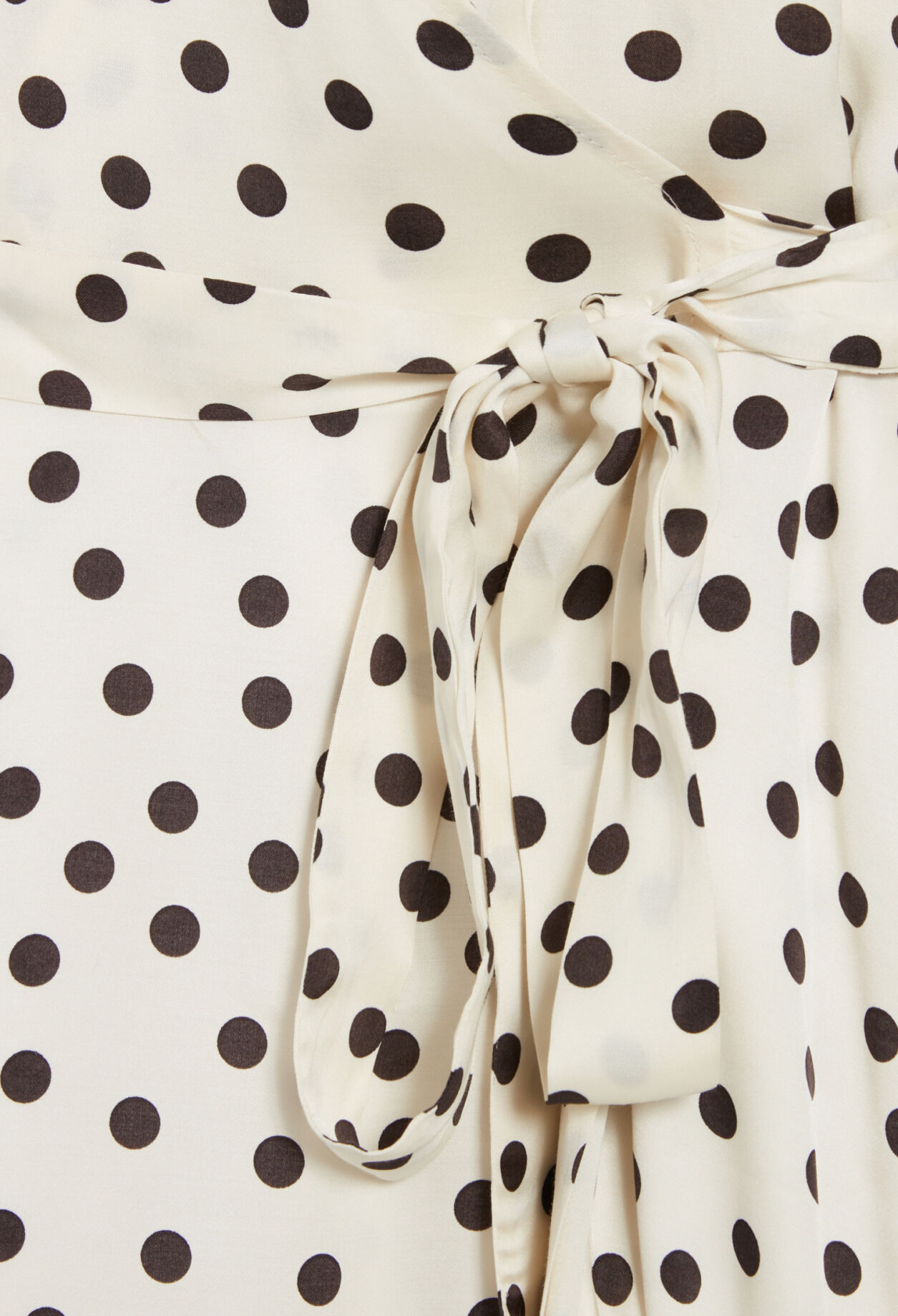 Vestido cruzado con estampado blanco