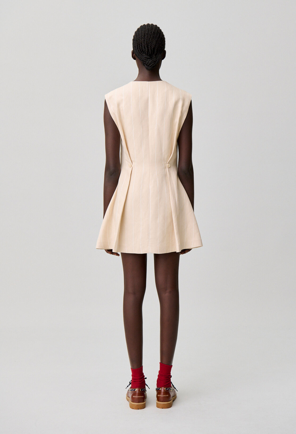 Vestido corto sin mangas