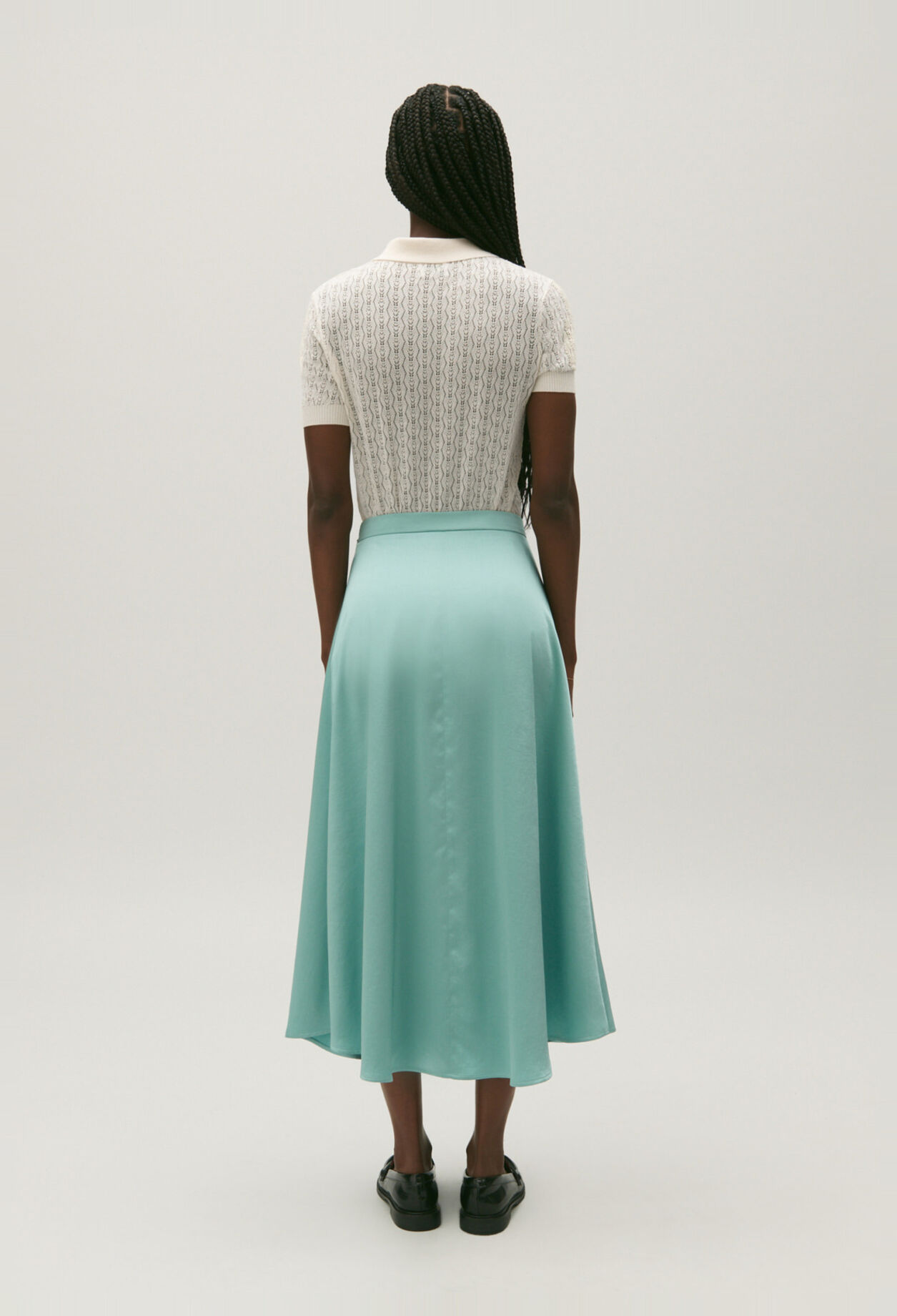 Falda midi fluida satinada verde agua