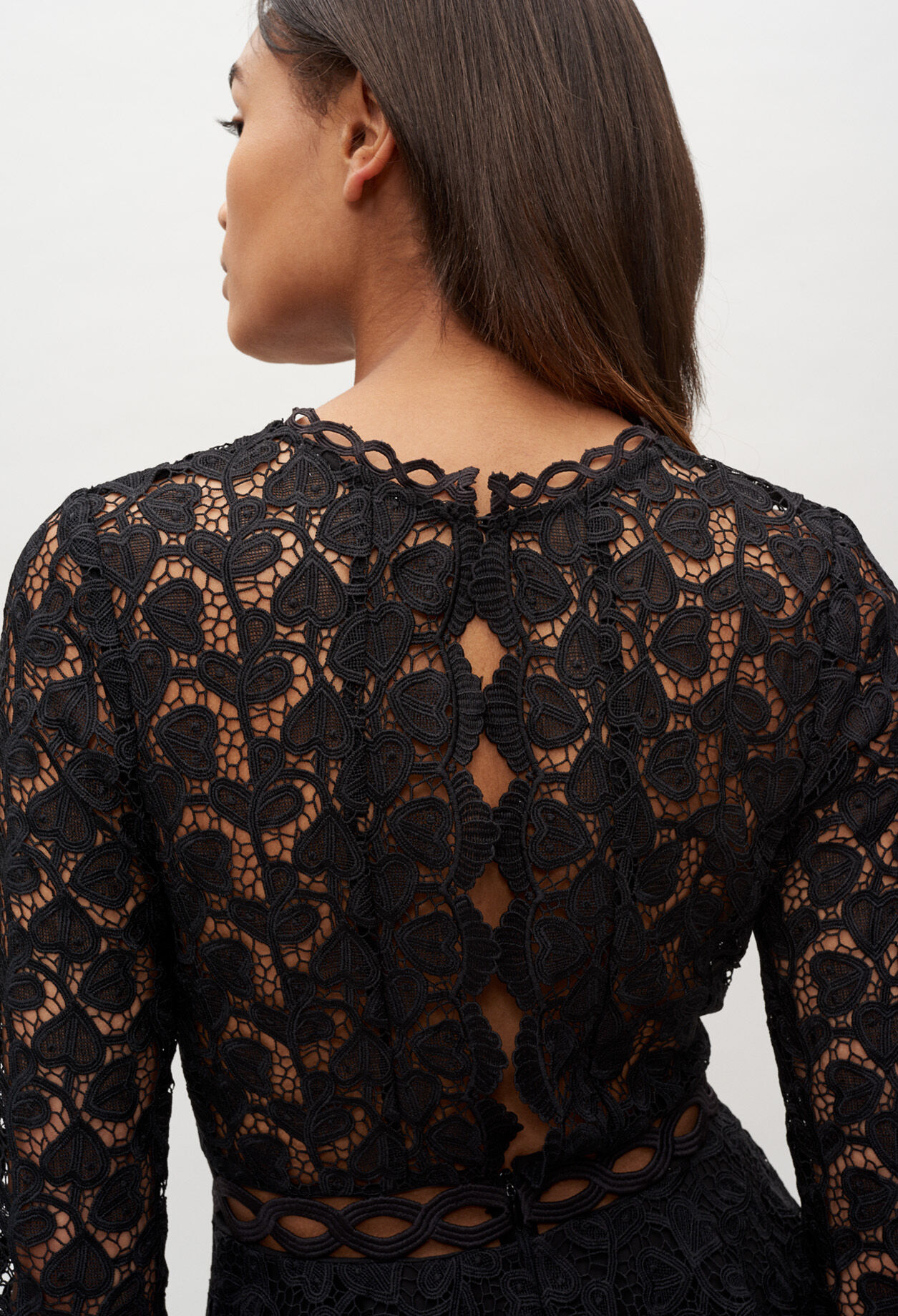 Vestido corto de encaje