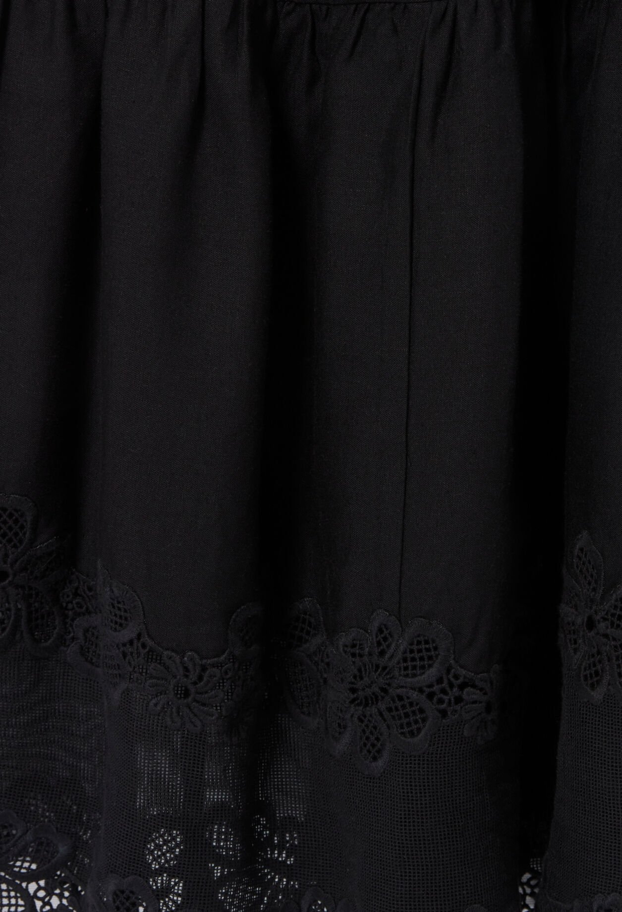 Vestido largo con bordados florales