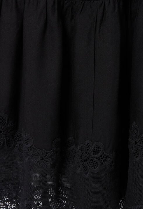 Vestido largo con bordados florales