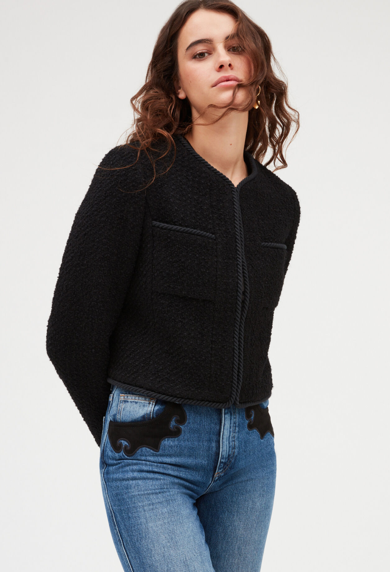 Chaqueta corta de tweed negro