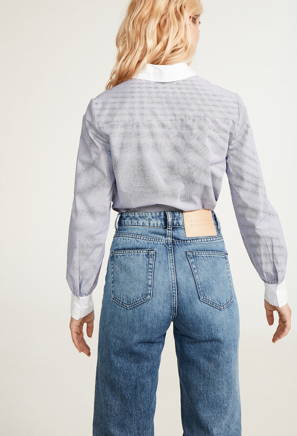 Camisa con cuello bordado