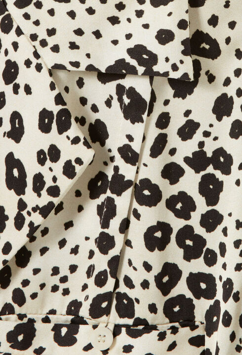 Camisa de sat&eacute;n estampado animal