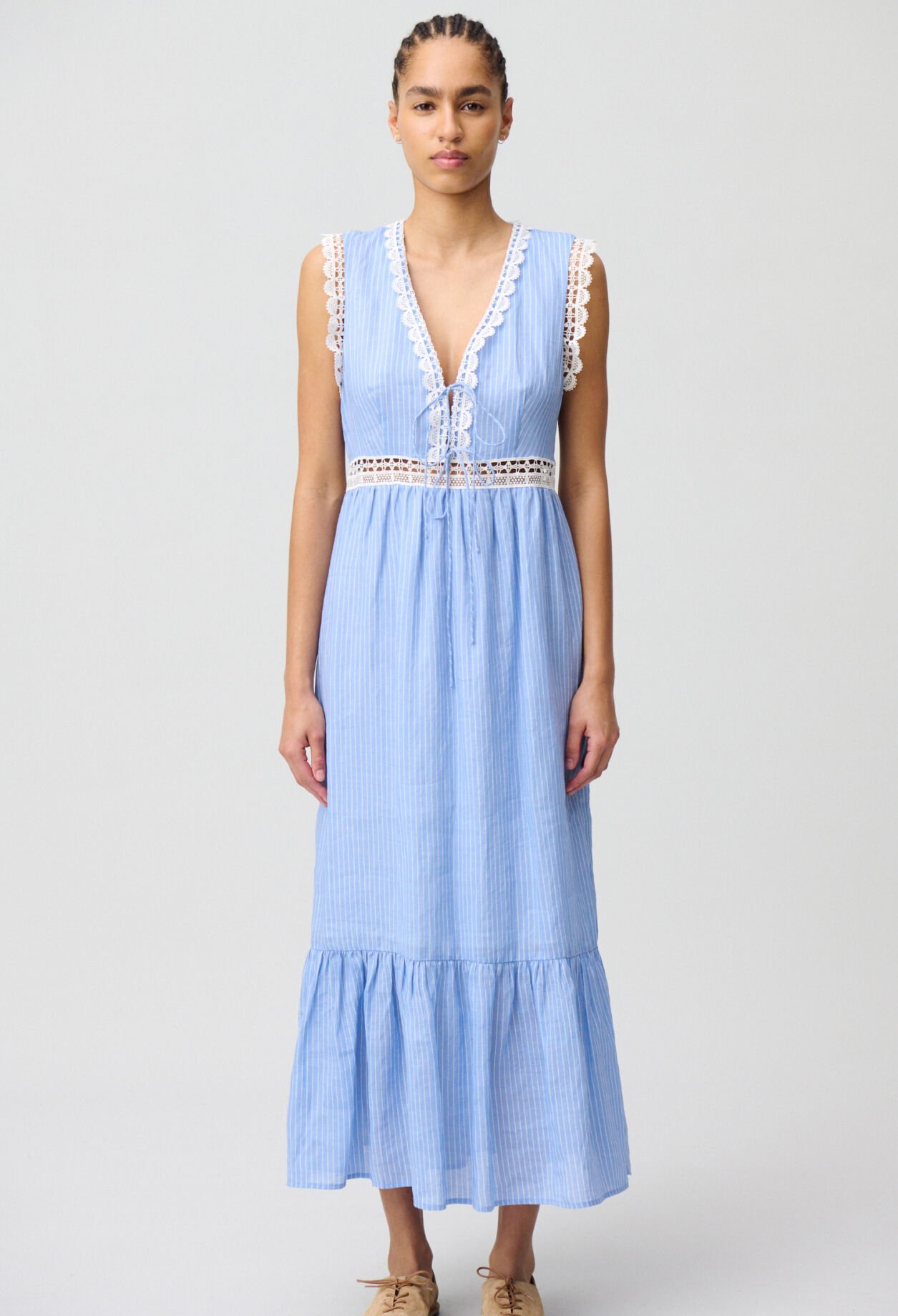 Vestido largo de rayas con encaje