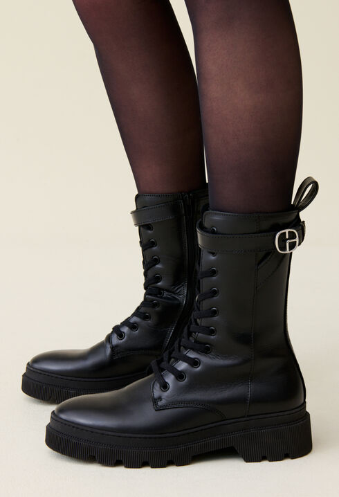 Botines altos tipo ranger de cuero