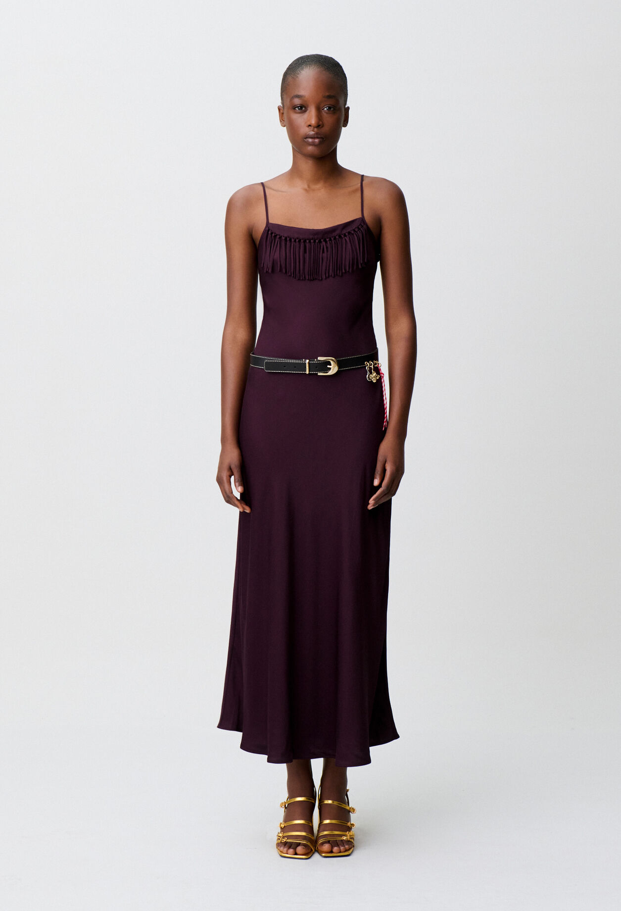 Vestido fluido satinado con flecos